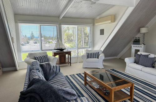 North Avoca House | Sandcastles - Gorgeous beach house at North Avoca