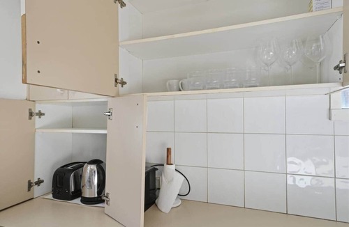 Sandy Bay House | Sandy Bay Retreat Near UTAS, CBD & Waterfront