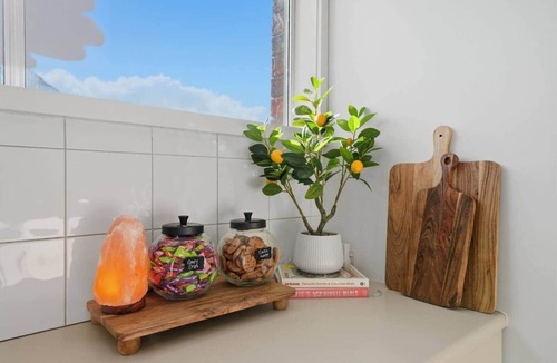 Sandy Bay House | Sandy Bay Retreat Near UTAS, CBD & Waterfront