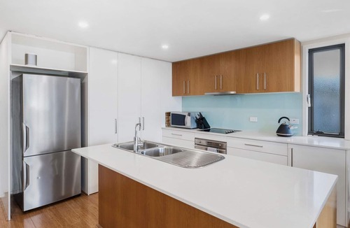 Lorne Apartment | Sandy Beach Apt 6 - Fantastic Location And WiFi