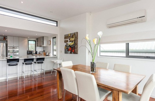 Lorne Apartment | Sandy Beach One - Comfort with a view