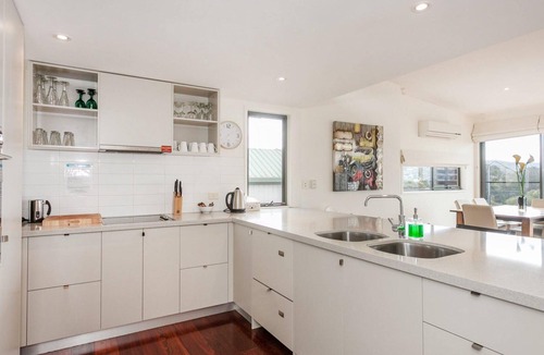 Lorne Apartment | Sandy Beach One - Comfort with a view
