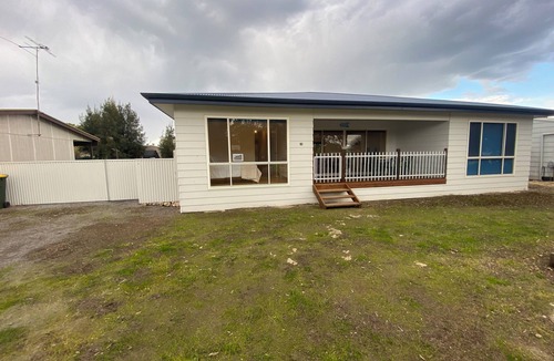 Minlacowie House | Sandy Feet Retreat- Short walk to the beach. Dog friendly!