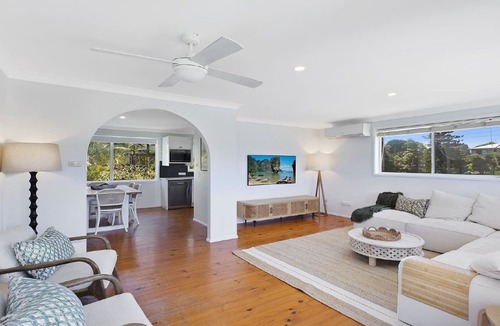 Copacabana House | Sandy Feet Retreat - 1 min to beach