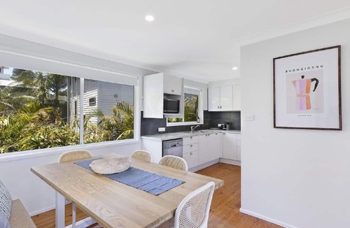 Copacabana House | Sandy Feet Retreat - 1 min to beach