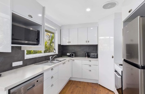 Copacabana House | Sandy Feet Retreat - 1 min to beach