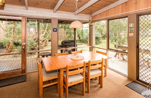 Sandy Point House | Sandy Point Log Cabin Stay 3 Pay 2 Winter Special