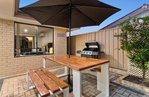Mandurah House | Sandy Retreat Your Perfect Beach Getaway in Silversands