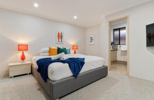 Mandurah House | Sandy Retreat Your Perfect Beach Getaway in Silversands