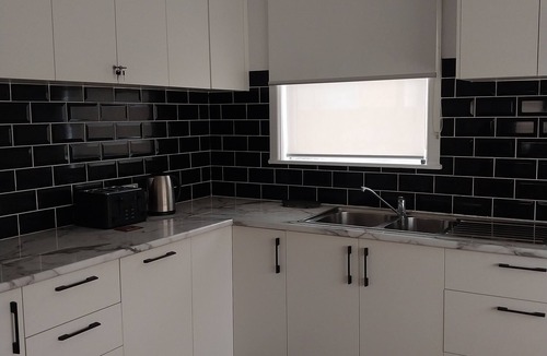 Corio House | Santa Maria Cosy 2-BR Coastal Escape: Family, Pet & Holiday Friendly