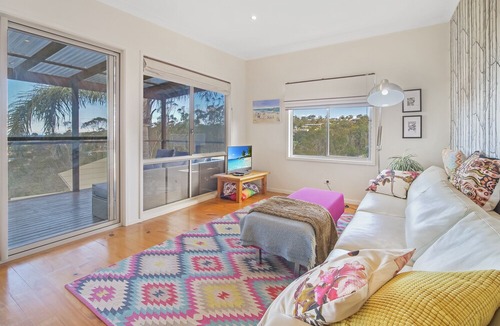 Merimbula House | Sapphire Cottage - 3 Bedroom home with fabulous views - 5+ nights