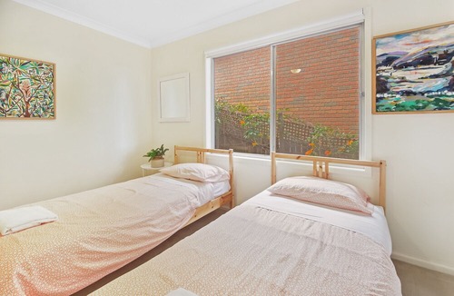 Merimbula House | Sapphire Cottage - 3 Bedroom home with fabulous views - 3+ nights