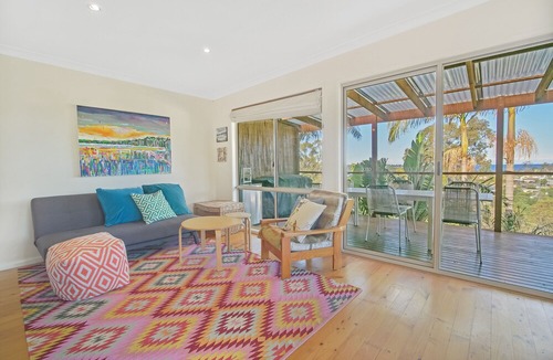 Merimbula House | Sapphire Cottage - 3 Bedroom home with fabulous views - 3+ nights
