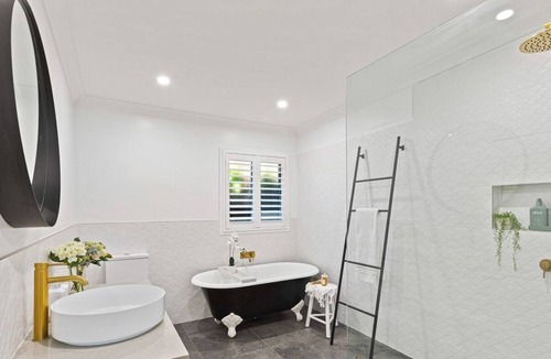Merimbula Cabin | Sapphire Cottage Pet Friendly 3 bedroom House