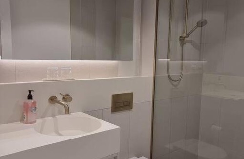 Macquarie Park Apartment | Sapphire Royale Suite in Macquarie Park