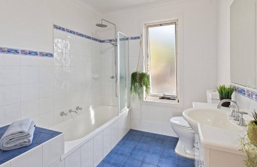Merimbula Cabin | Sapphire Sunrise - Pet friendly Merimbula