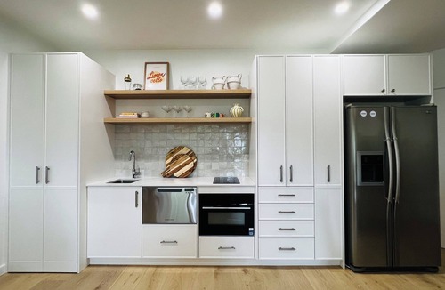 Corlette Apartment | Saratoga Escape - Relaxed, modern, pet friendly, family friendly coastal getaway