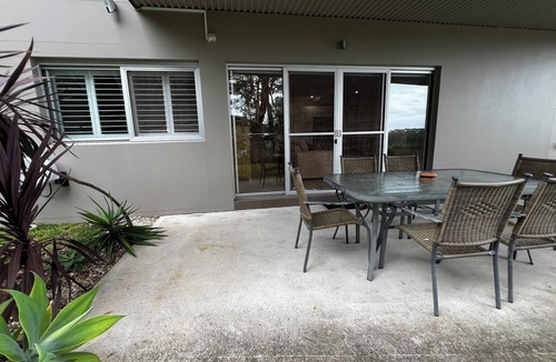 Corlette Apartment | Saratoga Escape - Relaxed, modern, pet friendly, family friendly coastal getaway