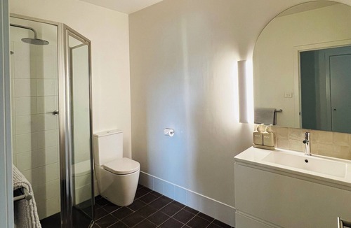 Corlette Apartment | Saratoga Escape - Relaxed, modern, pet friendly, family friendly coastal getaway