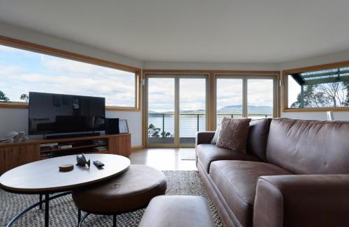 Gordon House | Scenic Getaway with Breathtaking Water Views