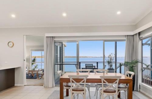Budgewoi House | Scenic Shores