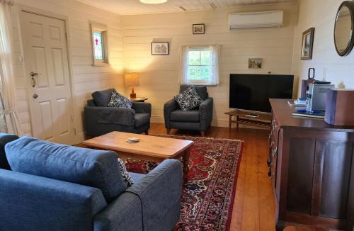 American River House | Schoolhouse Cottage - American River