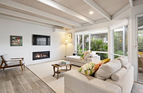 Blairgowrie House | Scott Street Retreat Blairgowrie - Coastal retreat with heated outdoor spa.