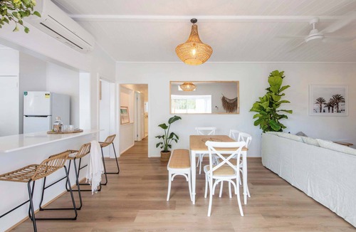 Yamba House | Sea Breeze Cottage - Oceanstays - Pet Friendly