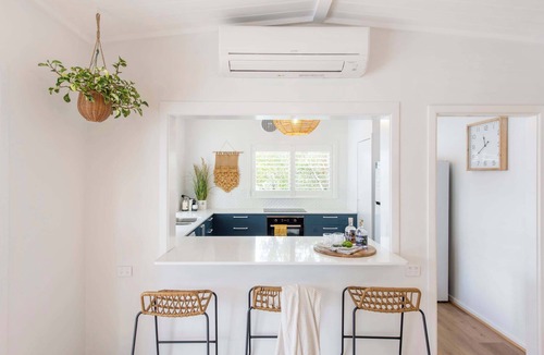 Yamba House | Sea Breeze Cottage - Oceanstays - Pet Friendly