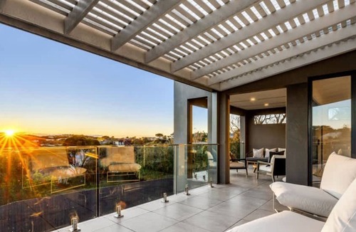Sorrento House | Sea Breeze -New Pool, Shops 280m, Beach 800m-12pax