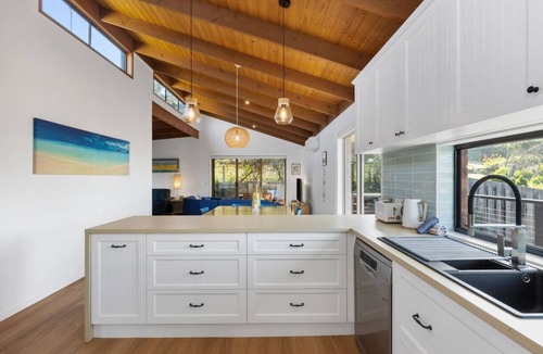 Ocean Grove House | Sea Breeze on Orton 3 minute walk to the beach