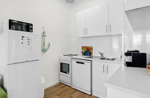 Victor Harbor Apartment | Sea Breeze @ Smugglers Inn