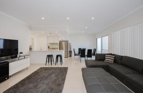 Rockingham Villa | Sea Breeze Villas by Rockingham Apartments