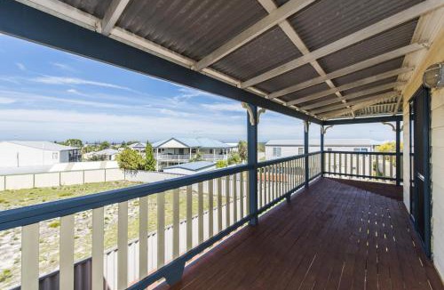 Ledge Point House | Sea Change - Spacious Family Holiday Accommodation Pet friendly
