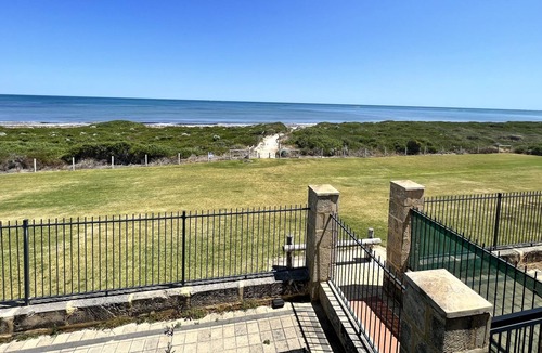 Ledge Point Villa | Sea-duction absolute beach front