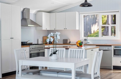 Copacabana House | "Sea & Easy" – Ocean Views & Walk to Shops