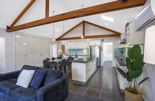 Port Campbell Hotel | Sea Foam Villas