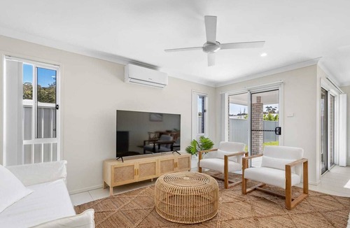 Salamander Bay House | Sea La Vie - One - Pet Friendly
