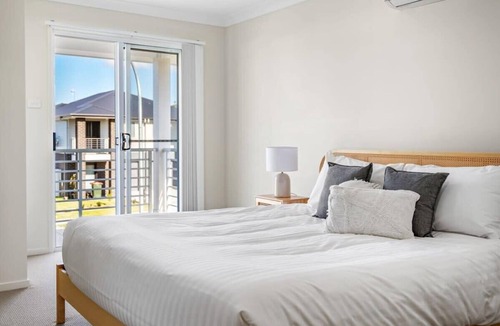 Salamander Bay House | Sea La Vie One - Salamander Bay