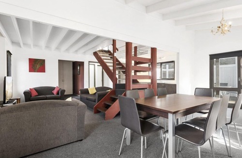 Apollo Bay House | Sea Loft - Central & Private