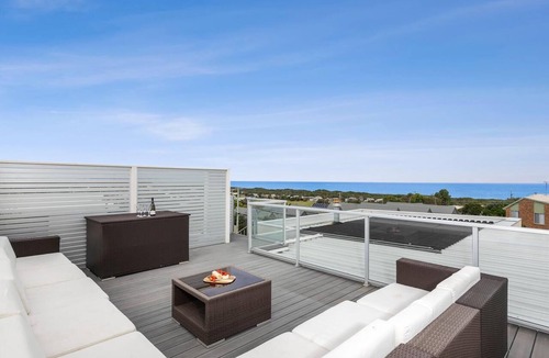 Ocean Grove Apartment | Sea Panorama on The Parade with pool