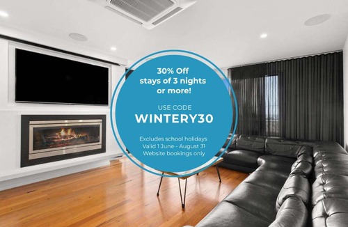Ocean Grove Apartment | Sea Panorama on The Parade with pool