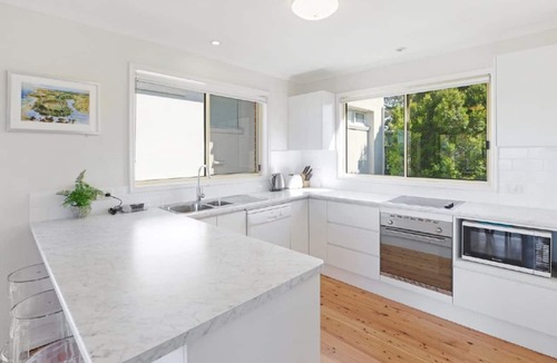 Avoca Beach Apartment | Sea Surprise - Views & Family