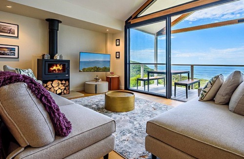 Killcare Heights House | Sea View Serenity by HolidayCo.