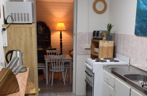 Port Lincoln House | Sea-views, private garden, close to eateries, beach, fun, sun & adventure