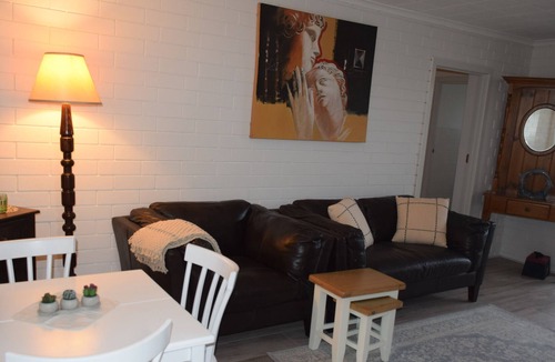 Port Lincoln House | Sea-views, private garden, close to eateries, beach, fun, sun & adventure