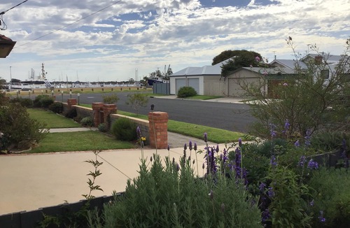 Queenscliff Apartment | Sea views.Wood fire.50 metres to water.Luxury.King bed. Lounge,Kitchen,veranda .