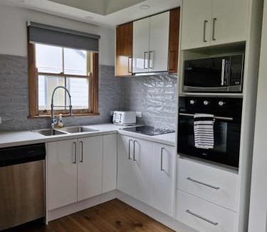 Portland House | Seabreaze cottage sleeps 6