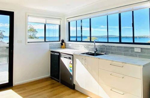 Sunshine House | Seabreeze Lakeview Sunset Delight Lake Macquarie