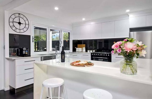 Yeppoon House | SeaBreeze On Todd - Absolute beachfront with private pool